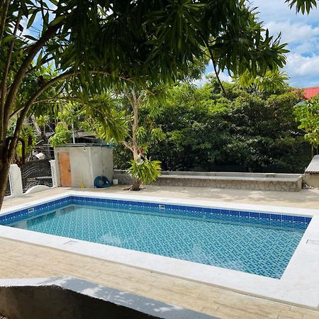 Screaming Gecko Hostel Busuanga Exterior photo